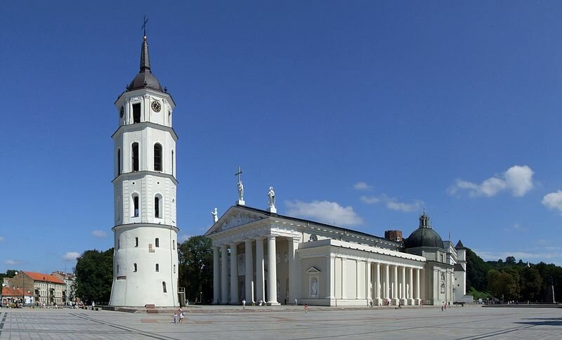 Baltijos valstybių sostinės: Ryga ir Talinas. Vilnius, britų kelionių organizatoriams atrodo, nevertas dėmesio.